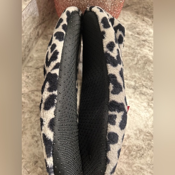 Issac Mizrahi Large Slippers - Picture 5 of 6